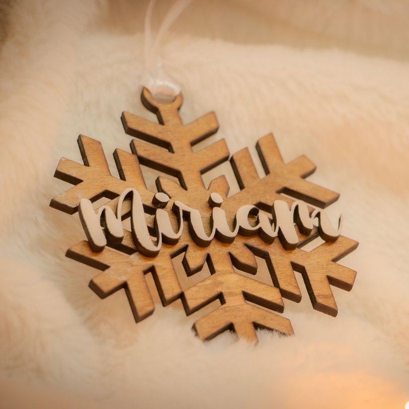 Bola copo de nieve con nombre en relieve