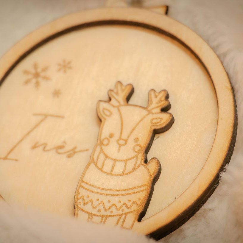 Bola navidad nombre con reno en relieve