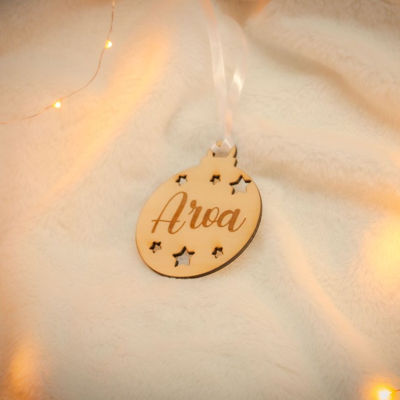 Bola navidad nombre y estrellas caladas