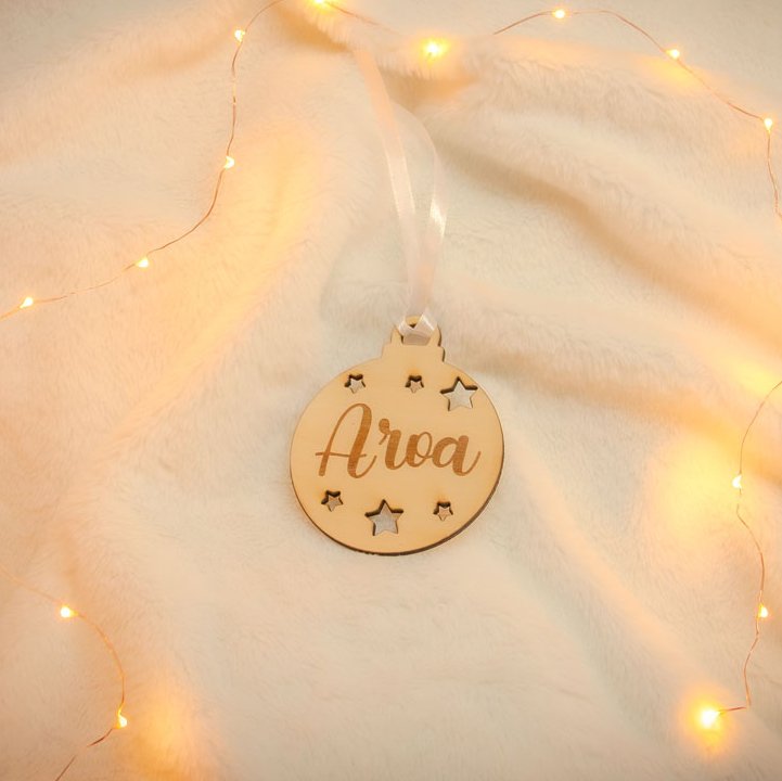 Bola navidad nombre y estrellas caladas