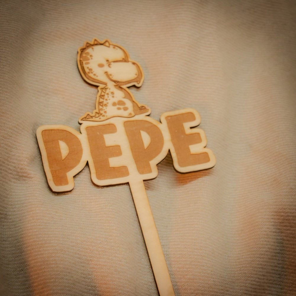 topper tarta figura y nombre